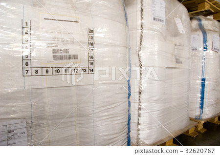White large containers for bulk material White large containers for bulk material 32620767