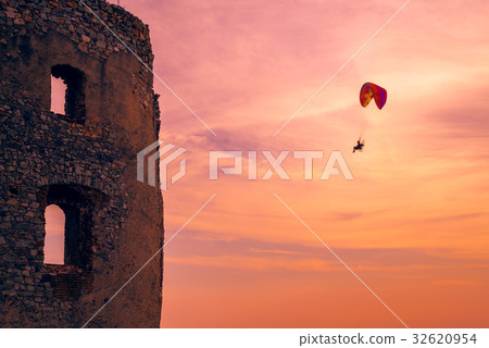 Paramotoring on evening sky Paramotoring on evening sky 32620954