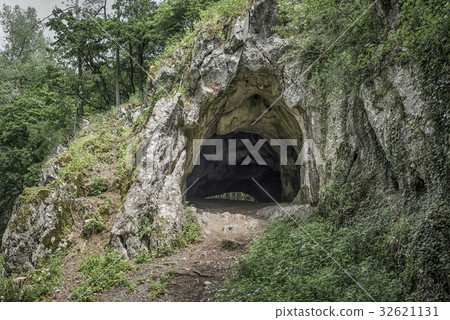 Cave called Devil's furnace, Slovakia 32621131