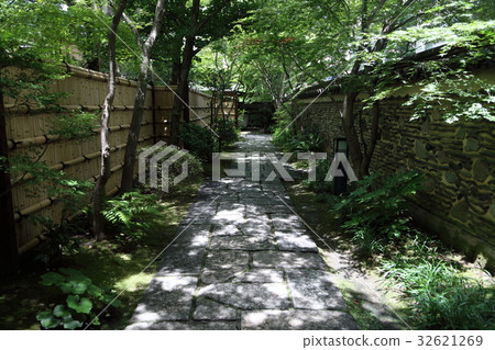 Yakusuien Japanese Garden 32621269