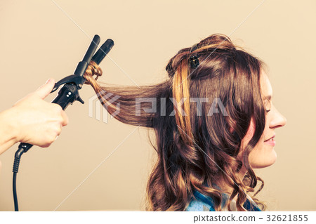 Professional straighten hair in salon 32621855