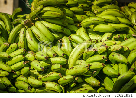 Bunches of bananas for sale 32621951