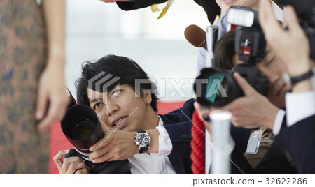 攝影師拍攝新聞報導 攝影師拍攝新聞報導 32622286