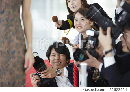 Photographers shooting press coverage 32622324