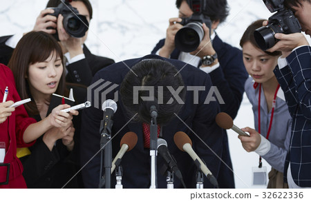 Reporters covering the apology interview Reporters covering the apology interview 32622336