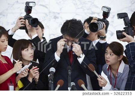 Reporters covering the apology interview 32622353