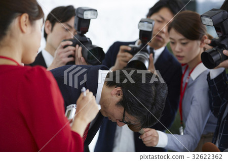 Reporters covering the apology interview 32622362