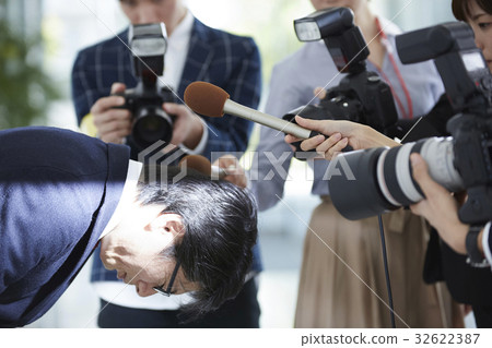 Reporters covering the apology interview Reporters covering the apology interview 32622387