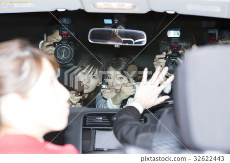 Reporting coverage paparazzi Reporting coverage paparazzi 32622443