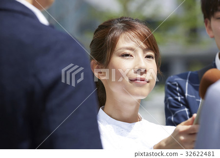 街頭採訪女安娜記者 32622481