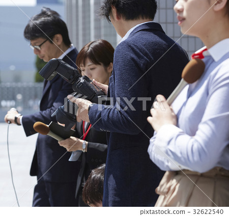 Waiting for reporters Waiting for reporters 32622540