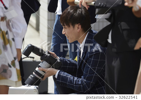 等待記者 32622541