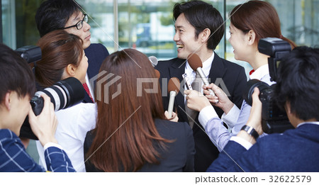 A press circle 32622579