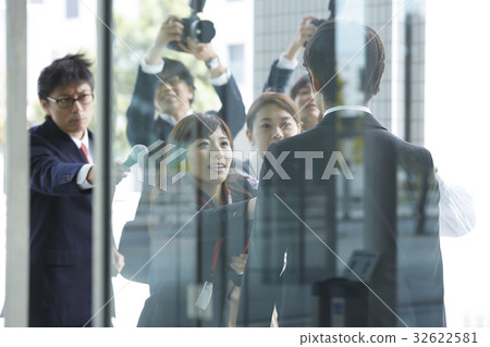 A press circle 32622581