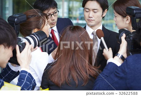 A press circle 32622588