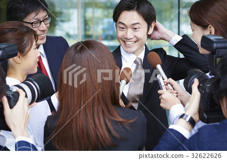 A press circle A press circle 32622626