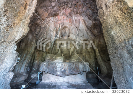 Longmen Grottoes Luayang China 32623082