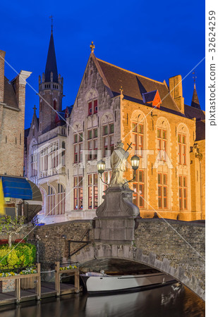 Brugge cityscape - Belgium 32624259