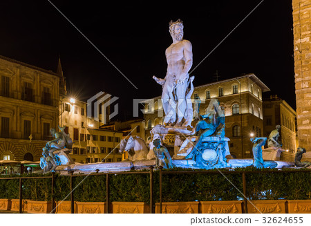 Monument in Florence - Italy 32624655