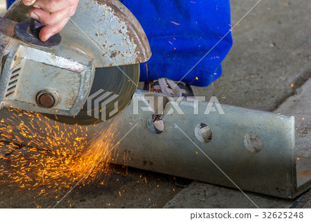 Worker with angle grinder Worker with angle grinder 32625248