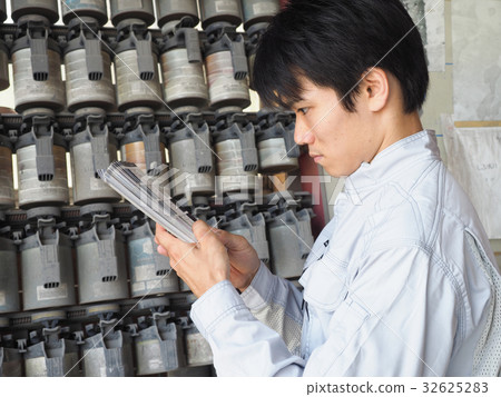 Painting a color sample of automobile paint Painting a color sample of automobile paint 32625283