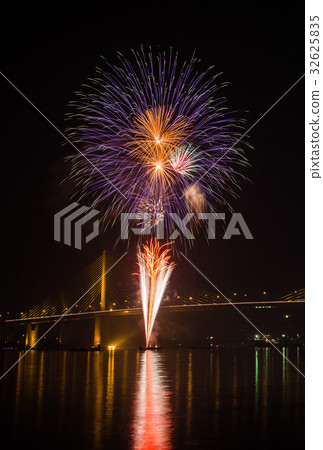 Firework display at Chao Phraya River Firework display at Chao Phraya River 32625835