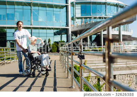 Positive elderly lady enjoying the sunshine 32626388