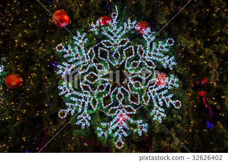Snow flake on Christmas tree Snow flake on Christmas tree 32626402