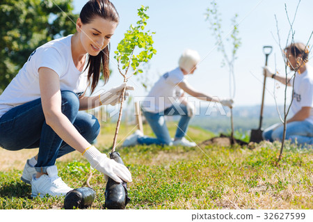 Delicate charismatic woman careful with little Delicate charismatic woman careful with little 32627599