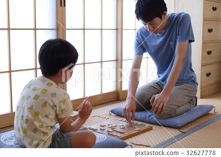 Parents who play shogi Parents who play shogi 32627778