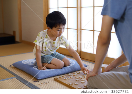 Parents who play shogi 32627781