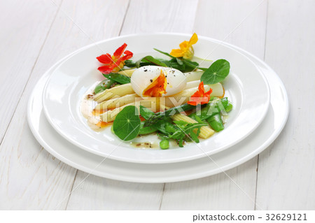 White asparagus hot salad 32629121