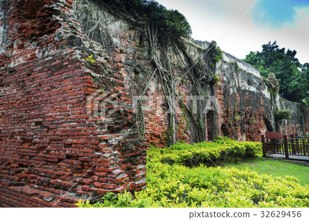 Ancient city wall of Anping Fort Ancient city wall of Anping Fort 32629456