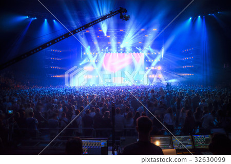 Preparation for a concert 32630099