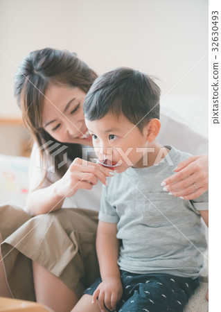 parenthood, parent and child, snack 32630493