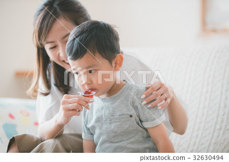 parenthood, parent and child, snack 32630494