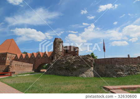 在托倫的條頓騎士城堡的廢墟 32630600