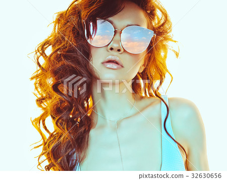 Beautiful woman in pink-blue sunglasses Beautiful woman in pink-blue sunglasses 32630656