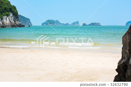 Tropical beach of Cat ba island, Vietnam 32632790