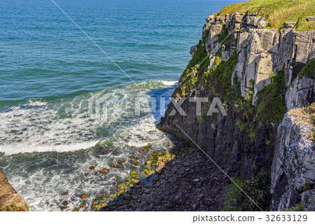 Cliff over sea Cliff over sea 32633129