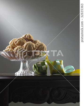 bahulu and ribbon ketupat 32635363