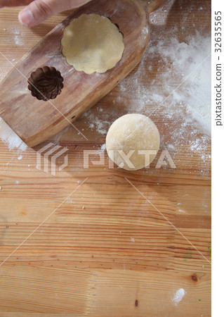 casting mooncake from traditional wooden mold casting mooncake from traditional wooden mold 32635565