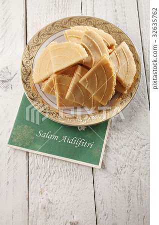 kueh kapit kueh kapit 32635762