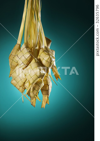 ketupat 32635796