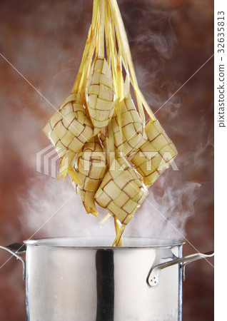 cooking ketupat cooking ketupat 32635813