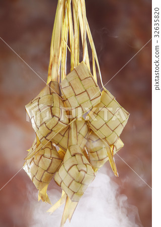 cooking ketupat cooking ketupat 32635820