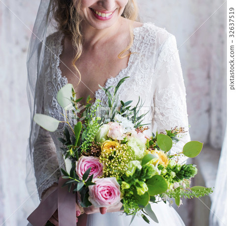 Attractive Beautiful Bride Holding Flowers Bouquet Attractive Beautiful Bride Holding Flowers Bouquet 32637519
