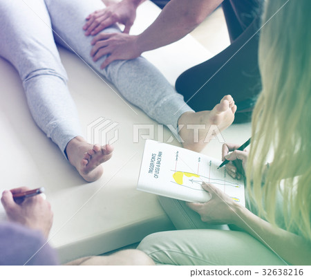 Group of people massage training course Group of people massage training course 32638216