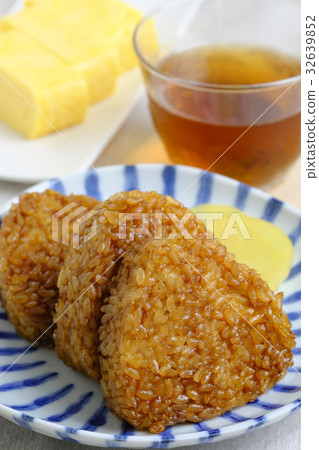 Grilled rice ball 32639852