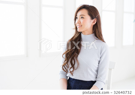 Relaxing woman Relaxing woman 32640732